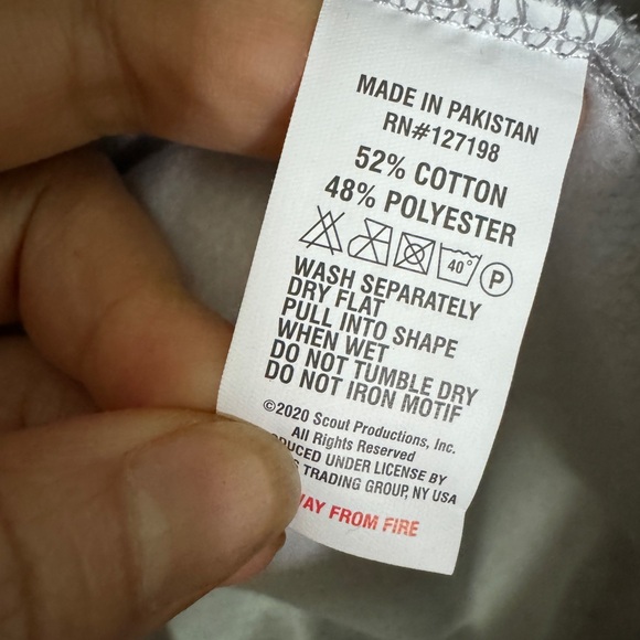 🏳️🌈 NWT! QE Cast Names Embroidered Heart Sweatshirt - Picture 11 of 16